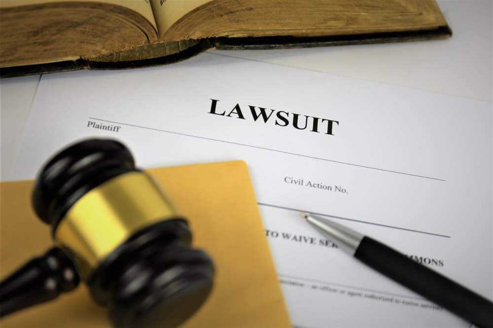 This image shows the legal issues of a car accident lawsuit.